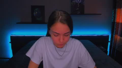 Snapshot of alexabarkley chatting on 02/19/25, 06:33 angel online show from 02/19/25, 06:33