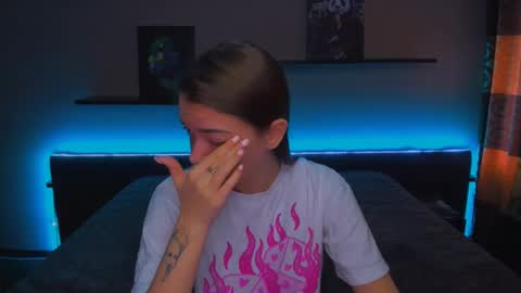 Snapshot of alexabarkley chatting on 02/24/25, 06:16 angel online show from 02/24/25, 06:16