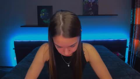 Snapshot of alexabarkley chatting on 03/10/25, 03:23 angel online show from 03/10/25, 03:23