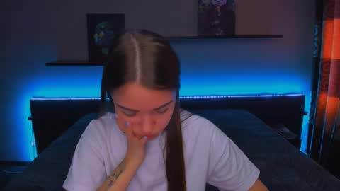 Snapshot of alexabarkley chatting on 03/11/25, 06:21 angel online show from 03/11/25, 06:21