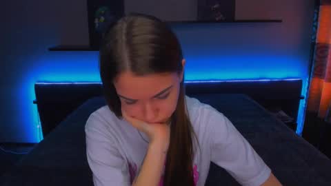 Snapshot of alexabarkley chatting on 03/12/25, 06:18 angel online show from 03/12/25, 06:18