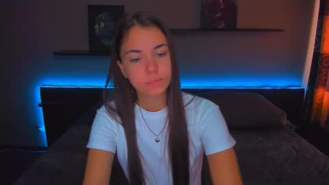 Snapshot of alexabarkley chatting on 09/09/25, 12:21 angel online show from 09/09/25, 12:21