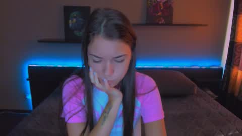 Snapshot of alexabarkley chatting on 09/16/25, 12:33 angel online show from 09/16/25, 12:33