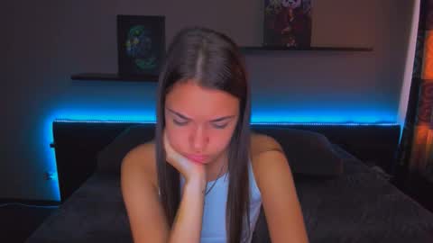 Snapshot of alexabarkley chatting on 09/17/25, 12:23 angel online show from 09/17/25, 12:23