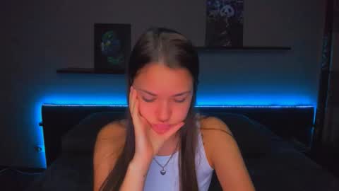 Snapshot of alexabarkley chatting on 10/20/25, 12:11 angel online show from 10/20/25, 12:11