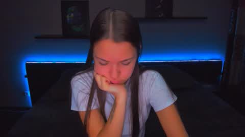 Snapshot of alexabarkley chatting on 10/30/25, 12:23 angel online show from 10/30/25, 12:23