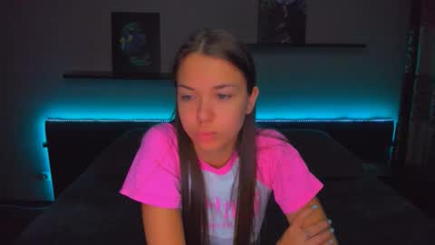 Snapshot of alexabarkley chatting on 10/31/25, 12:11 angel online show from 10/31/25, 12:11