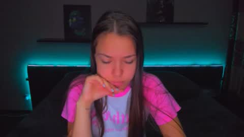 Snapshot of alexabarkley chatting on 11/05/25, 12:21 angel online show from 11/05/25, 12:21