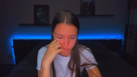 Snapshot of alexabarkley chatting on 11/12/25, 12:33 angel online show from 11/12/25, 12:33