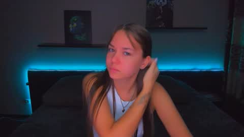 Snapshot of alexabarkley chatting on 12/15/25, 12:15 angel online show from 12/15/25, 12:15