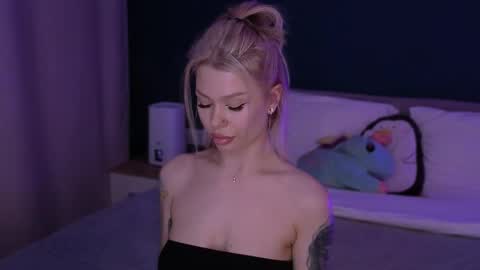 Snapshot of alexamason chatting on 02/20/25, 03:41 Alexa Mason online show from 02/20/25, 03:41