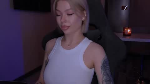 Snapshot of alexamason chatting on 11/21/25, 02:43 Alexa Mason online show from 11/21/25, 02:43