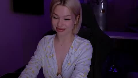 Snapshot of alexamason chatting on 12/15/25, 12:59 Alexa Mason online show from 12/15/25, 12:59