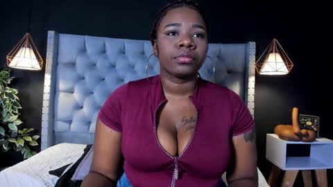 Snapshot of alexamora__ chatting on 11/02/25, 03:20 C A M I L A online show from 11/02/25, 03:20