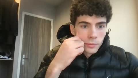 Snapshot of alexander0_ chatting on 02/14/26, 10:45 Alexander online show from 02/14/26, 10:45