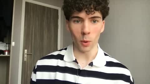 Snapshot of alexander0_ chatting on 02/22/26, 08:02 Alexander online show from 02/22/26, 08:02