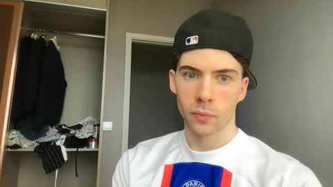 Snapshot of alexander0_ chatting on 02/28/26, 08:26 Alexander online show from 02/28/26, 08:26