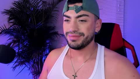 Snapshot of alexander_diiaz chatting on 09/14/25, 12:10 Alexander Diaz online show from 09/14/25, 12:10