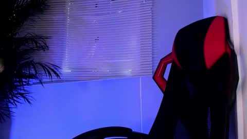 Snapshot of alexander_diiaz chatting on 10/17/25, 08:33 Alexander Diaz online show from 10/17/25, 08:33