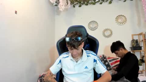 chicos hot online show from 10/18/25, 01:23