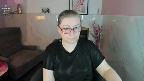 Alexandra online show from 04/10/26, 01:49