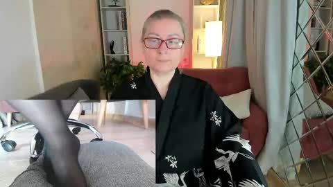 Snapshot of alexandra_kind chatting on 05/05/26, 02:36 Alexandra online show from 05/05/26, 02:36