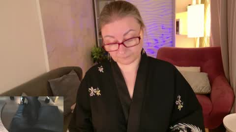 Snapshot of alexandra_kind chatting on 05/18/26, 04:07 Alexandra online show from 05/18/26, 04:07