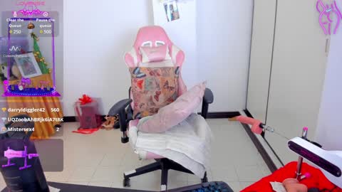 Alexandra Independent model online show from 12/06/24, 11:11