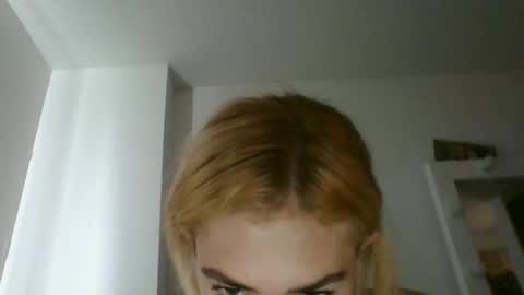 alexandra_paris21 online show from 06/02/26, 08:33