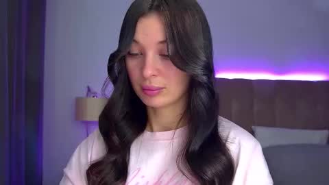 Snapshot of alexandrabloom chatting on 11/17/25, 06:24 AlexandraBloom online show from 11/17/25, 06:24