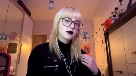 Lia online show from 11/17/25, 02:12