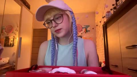 Lia online show from 11/20/25, 02:06