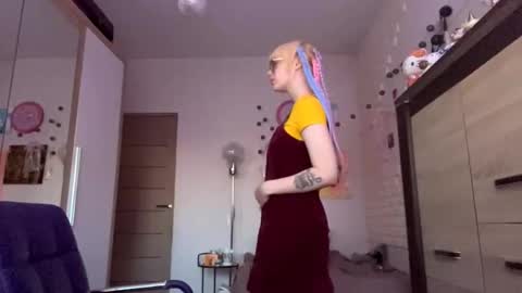 Lia online show from 11/22/25, 02:05