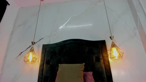 Snapshot of alexavans chatting on 11/18/25, 09:30 online show from 11/18/25, 09:30