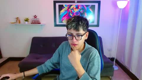 Snapshot of alexcum_18 chatting on 05/11/26, 01:39 alex online show from 05/11/26, 01:39