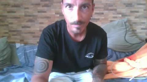 Snapshot of alexdelarge23 chatting on 10/19/25, 11:33 alexdelarge23 online show from 10/19/25, 11:33