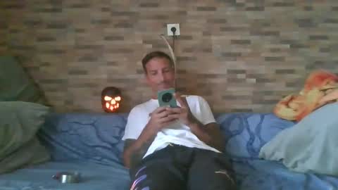 Snapshot of alexdelarge23 chatting on 10/27/25, 09:24 alexdelarge23 online show from 10/27/25, 09:24