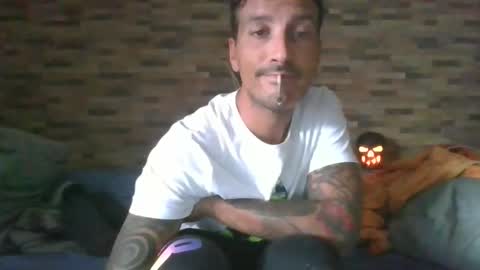 Snapshot of alexdelarge23 chatting on 10/31/25, 02:40 alexdelarge23 online show from 10/31/25, 02:40