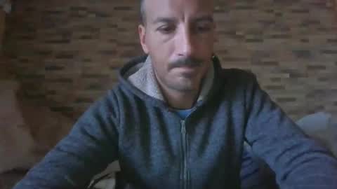 Snapshot of alexdelarge23 chatting on 12/05/25, 10:57 alexdelarge23 online show from 12/05/25, 10:57