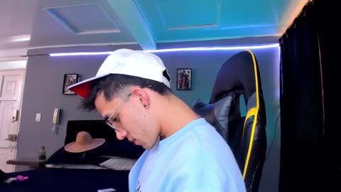 alexgiraldo__ online show from 10/01/25, 04:02