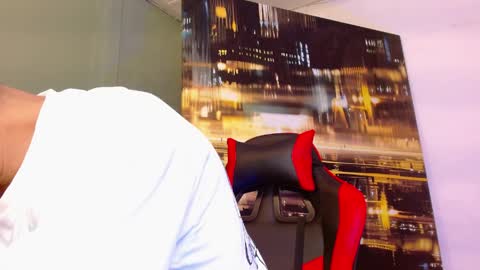 Snapshot of alexgiraldo__ chatting on 04/07/26, 01:17 alexgiraldo__ online show from 04/07/26, 01:17