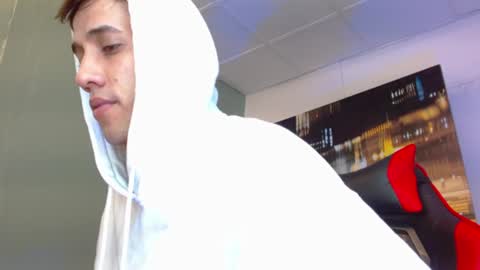 Snapshot of alexgiraldo__ chatting on 07/02/26, 12:22 alexgiraldo__ online show from 07/02/26, 12:22