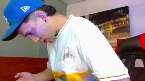 Snapshot of alexgiraldo__ chatting on 07/04/26, 12:22 alexgiraldo__ online show from 07/04/26, 12:22