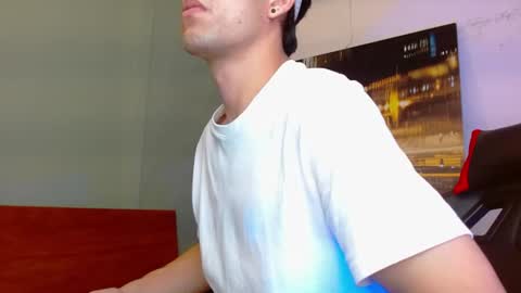 Snapshot of alexgiraldo__ chatting on 07/05/26, 03:45 alexgiraldo__ online show from 07/05/26, 03:45