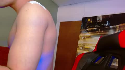 Snapshot of alexgiraldo__ chatting on 07/05/26, 04:25 alexgiraldo__ online show from 07/05/26, 04:25