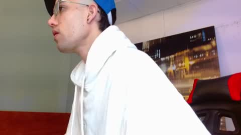 Snapshot of alexgiraldo__ chatting on 07/07/26, 12:09 alexgiraldo__ online show from 07/07/26, 12:09