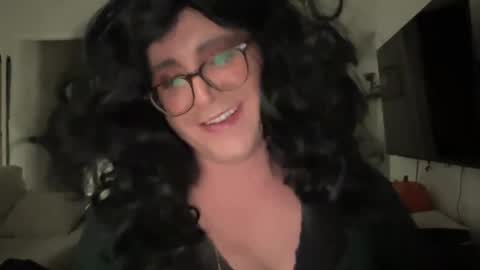 Snapshot of alexiskutt chatting on 03/08/25, 09:50 Alex Love online show from 03/08/25, 09:50