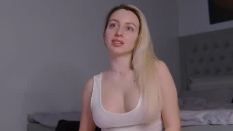Snapshot of alexiswhiteee chatting on 02/14/26, 08:11 Alexis online show from 02/14/26, 08:11