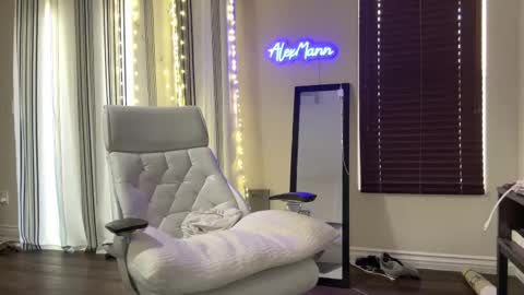 Alex Mann online show from 10/02/25, 04:14