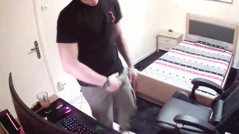 alexthepro00 online show from 04/22/26, 10:44